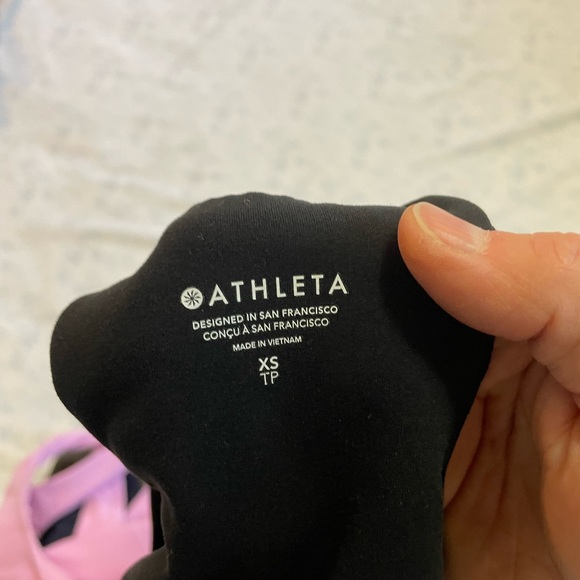 FOUR Athleta Conscious Crop Tops - Picture 6 of 6